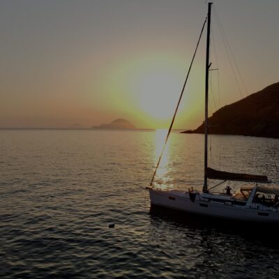 Weekend lungo di yoga in barca a vela all’Isola d’Elba